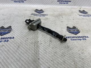 Фото запчасти ограничитель двери задний Nissan Qashqai 2009 контрактная запчасть Запчасть ограничитель двери задний Nissan Qashqai 2009