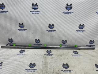 Уплотнитель стекла двери задний правый Honda CR-V 2008