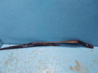 Фото запчасти поводок дворника левый Renault Sandero Б/У запчасть Запчасть поводок дворника левый Renault Sandero