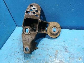 Запчасть кронштейн двигателя Volkswagen Passat