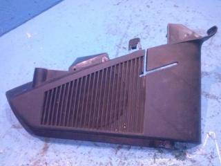 Запчасть кронштейн полки багажника задний левый Skoda Fabia