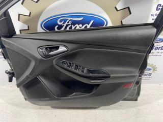Обшивка двери передняя правая Ford Focus 3 (14-19) 2015