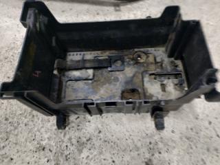 Фото запчасти крепление аккумулятора Opel Insignia 2012 контрактная запчасть Запчасть крепление аккумулятора Opel Insignia 2012