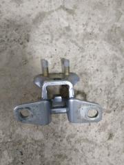 Фото запчасти петля двери задняя левая Mitsubishi Outlander XL 2007 контрактная запчасть Запчасть петля двери задняя левая Mitsubishi Outlander XL 2007