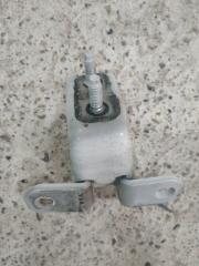 Фото запчасти петля двери задняя правая Suzuki Grand Vitara 2007 контрактная запчасть Запчасть петля двери задняя правая Suzuki Grand Vitara 2007