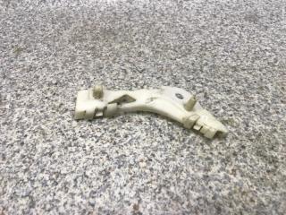 Фото запчасти кронштейн бампера передний правый Mazda 6 2006 Б/У запчасть Запчасть кронштейн бампера передний правый Mazda 6 2006