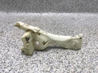 Фото запчасти кронштейн бампера передний правый Mazda 3 2007 Б/У запчасть Запчасть кронштейн бампера передний правый Mazda 3 2007