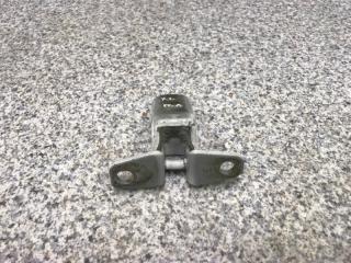 Фото запчасти петля двери передняя левая Mitsubishi Outlander XL 2007 Б/У запчасть Запчасть петля двери передняя левая Mitsubishi Outlander XL 2007