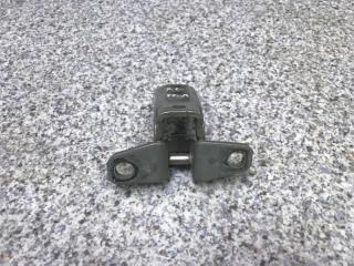 Фото запчасти петля двери передняя левая Mitsubishi Outlander XL 2007 Б/У запчасть Запчасть петля двери передняя левая Mitsubishi Outlander XL 2007