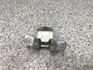 Фото запчасти петля двери задняя левая Mazda 3 2007 Б/У запчасть Запчасть петля двери задняя левая Mazda 3 2007