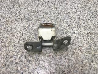 Фото запчасти петля двери задняя левая Mazda 3 2007 Б/У запчасть Запчасть петля двери задняя левая Mazda 3 2007