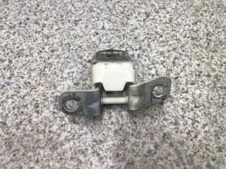 Фото запчасти петля двери задняя левая Mazda 3 2007 Б/У запчасть Запчасть петля двери задняя левая Mazda 3 2007