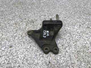 Запчасть кронштейн двс правый KIA Ceed