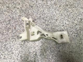 Фото запчасти кронштейн бампера правый Mazda 3 2007 Б/У запчасть Запчасть кронштейн бампера правый Mazda 3 2007