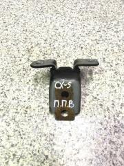 Фото запчасти петля двери передняя правая Mazda CX-5 Б/У запчасть Запчасть петля двери передняя правая Mazda CX-5