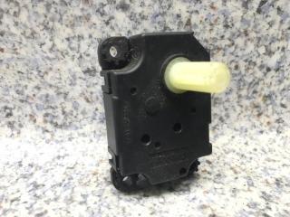 Фото запчасти моторчик заслонки печки Mitsubishi ASX Б/У запчасть Запчасть моторчик заслонки печки Mitsubishi ASX