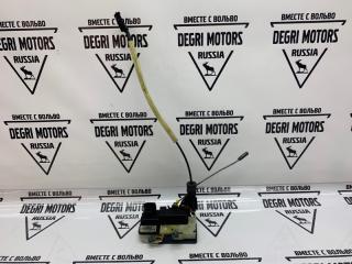 Замок двери передний правый Volvo V70 2004