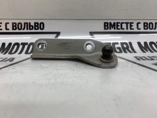 Запчасть кронштейн левый Volvo XC70 2006