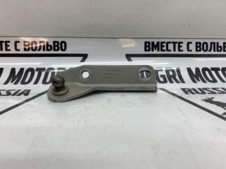 Запчасть кронштейн правый Volvo XC70 2006