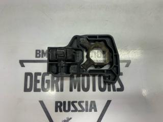 Кронштейн радиатора правый BMW 523i 2010