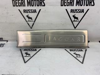 Фото запчасти накладка порога передняя правая Jaguar XJ 2011 контрактная запчасть Запчасть накладка порога передняя правая Jaguar XJ 2011