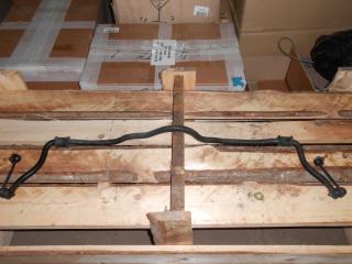 Запчасть стабилизатор передний Mitsubishi Diamante