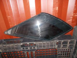 Стекло собачника заднее левое Kia Sorento 2006