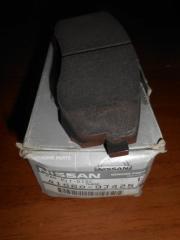 Запчасть тормозные колодки переднее