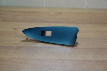 Запчасть накладка ручки двери передняя левая Toyota Rav4