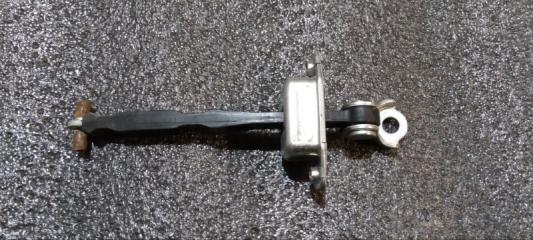 Запчасть ограничитель двери передний Suzuki SX4