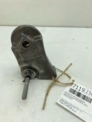 Запчасть кронштейн натяжного ролика Porsche Cayenne 2012