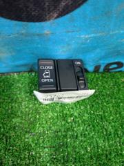 Кнопка открытия двери Toyota Tank 2017