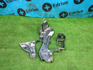 Фото запчасти петля двери задняя правая Honda Stepwgn 2017 контрактная запчасть Запчасть петля двери задняя правая Honda Stepwgn 2017