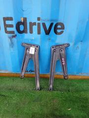 Запчасть крепление балки подвески переднее Toyota Roomy 2019