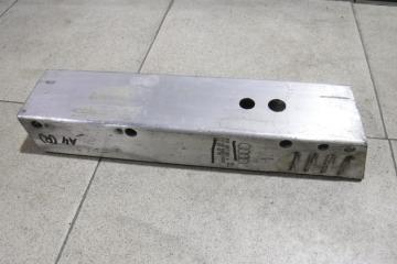 Запчасть кронштейн усилителя заднего бампера правый Audi A4