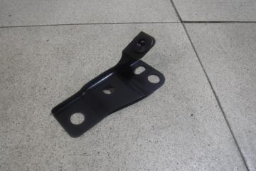 Запчасть кронштейн крепления крыла Audi A7