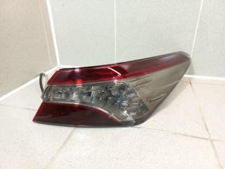 Фонарь задний наружный правый Toyota Camry Б/У Фонарь задний наружный правый Toyota Camry