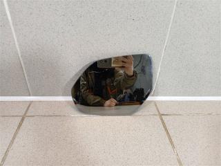 Запчасть стекло зеркала электрического левого Audi Q8