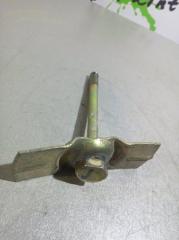 Запчасть крепление запасного колеса Chery Amulet 2006-2010