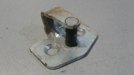 Петля замка задняя правая Opel Meriva 2002- 2010