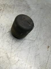 Запчасть упор капота Mitsubishi Dion 2000- 2005 TA-CR5W 4G63 Б/У Упор капота Mitsubishi Dion 2000- 2005 TA-CR5W 4G63 Б/У