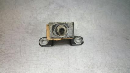Петля крышки багажника Nissan Tiida 2004-2014
