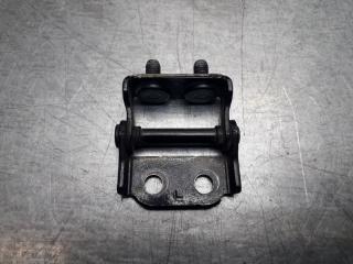 Петля крышки багажника задняя левая Mazda CX 7 2006 - 2012