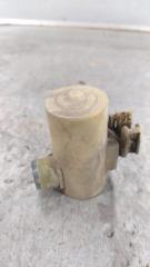 Насос омывателя Impreza 1992-2000 GF1 EJ15 Насос омывателя Impreza 1992-2000 GF1 EJ15