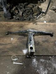 Запчасть балка т-образная задняя Subaru Forester 2002-2005