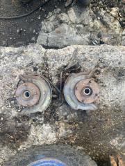 Запчасть кулак ступица передний Toyota Duet 2001