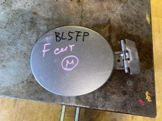 Фото запчасти лючок бензобака Mazda Mazda 3 Б/У запчасть Запчасть лючок бензобака Mazda Mazda 3