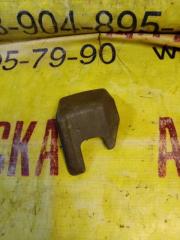 Запчасть заглушка крепления сидений. левая TOYOTA MARK II