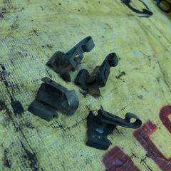 Запчасть пластины противоскрипные задние левые TOYOTA MARK II 1993