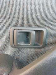 Фото запчасти ручка двери внутренняя передняя левая TOYOTA CORSA 1991 Б/У запчасть Запчасть ручка двери внутренняя передняя левая TOYOTA CORSA 1991